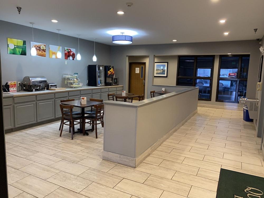 Inn Quality Michigan South 2*