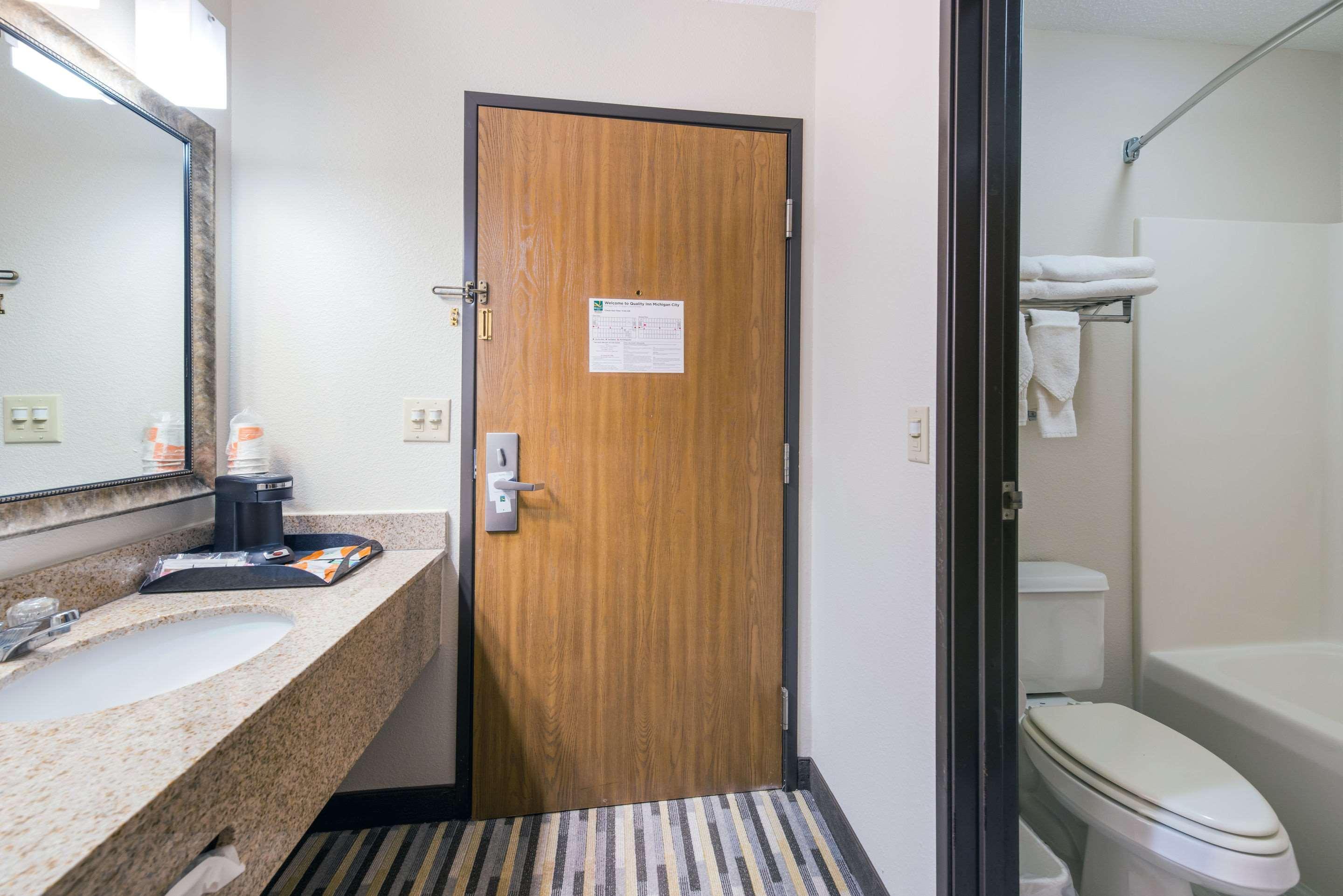 Quality Michigan South Inn 2*